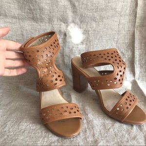 Leather cutout heeled sandal